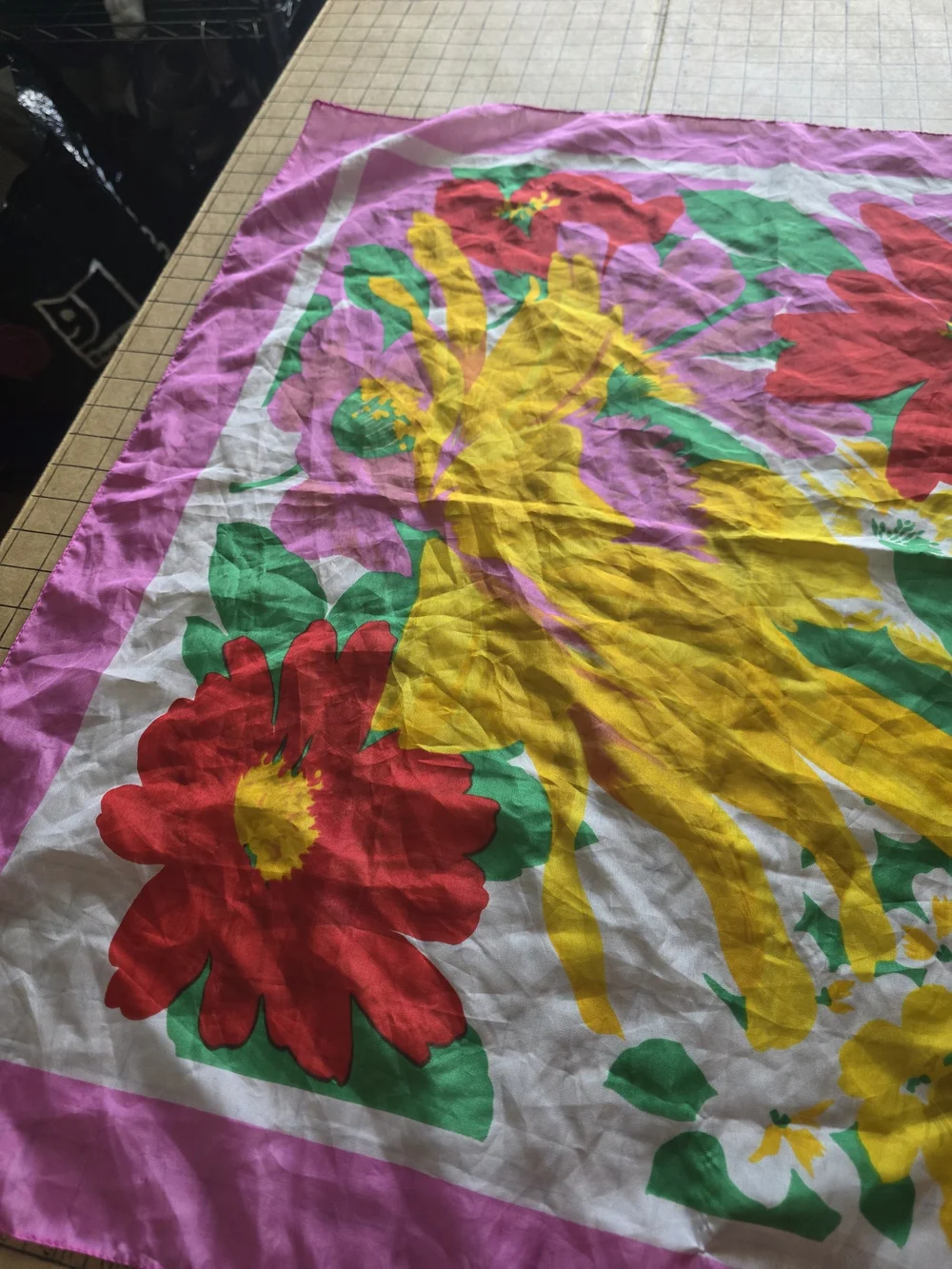 VTG The Vera Companies Floral Square Scarf Pink Red Made in Italy 30x30